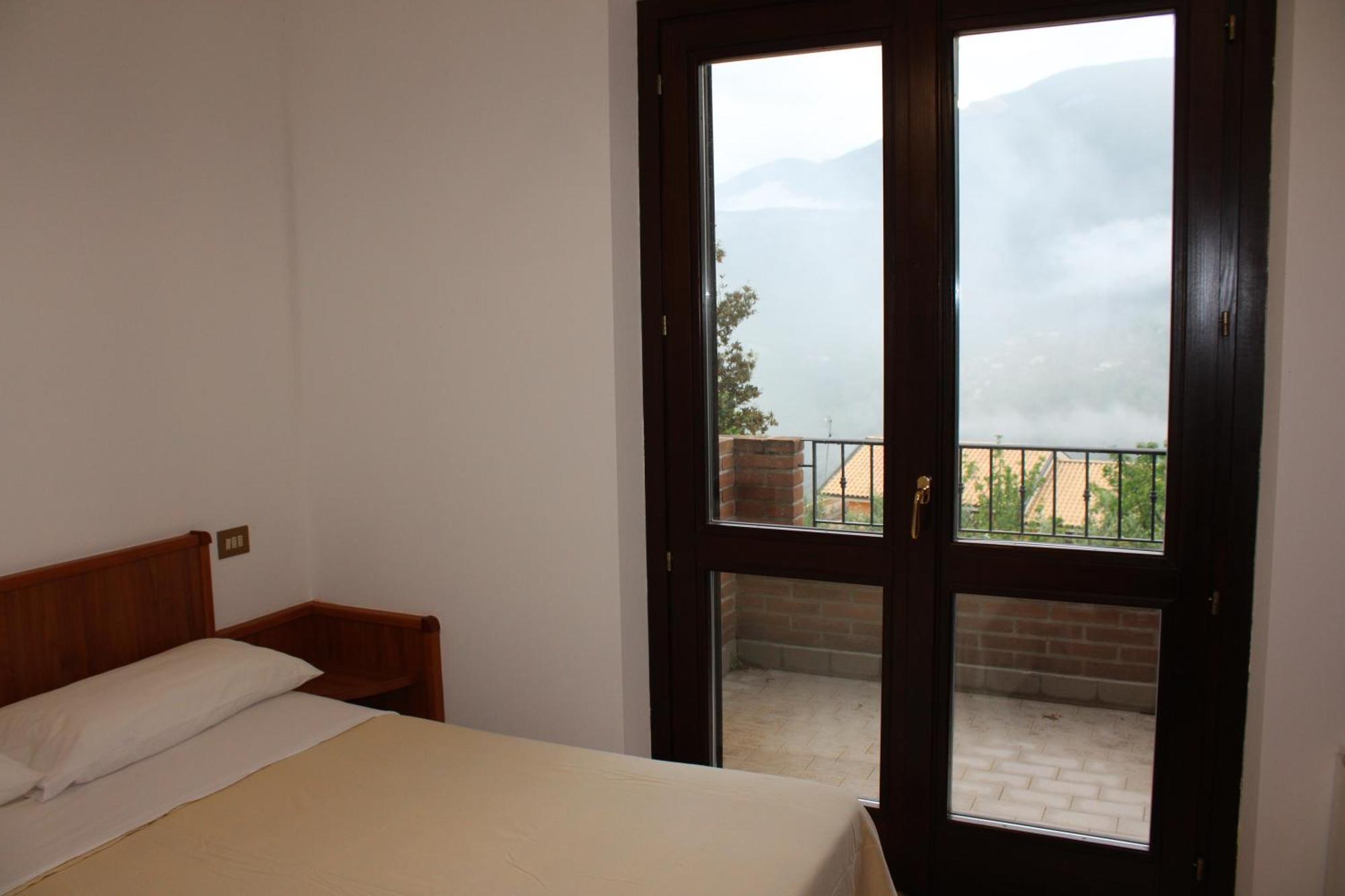 La Locanda Del Brigante Farindola Esterno foto