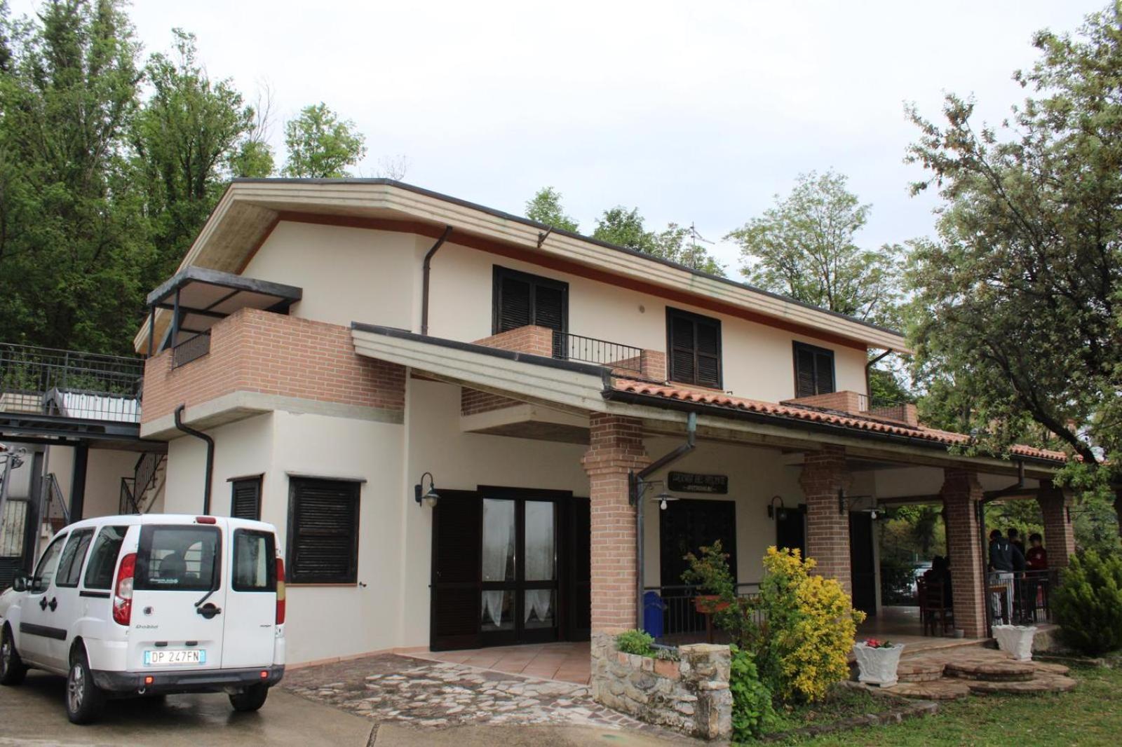 La Locanda Del Brigante Farindola Esterno foto