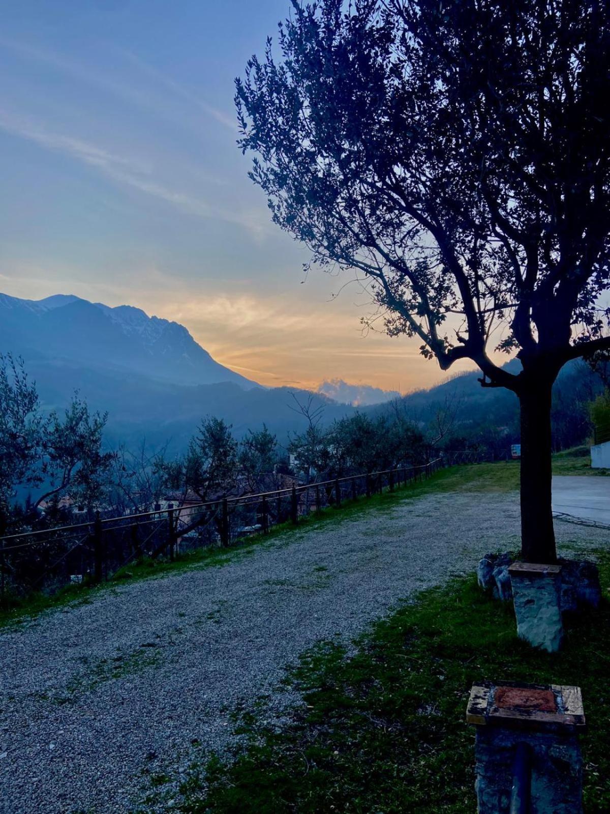La Locanda Del Brigante Farindola Esterno foto