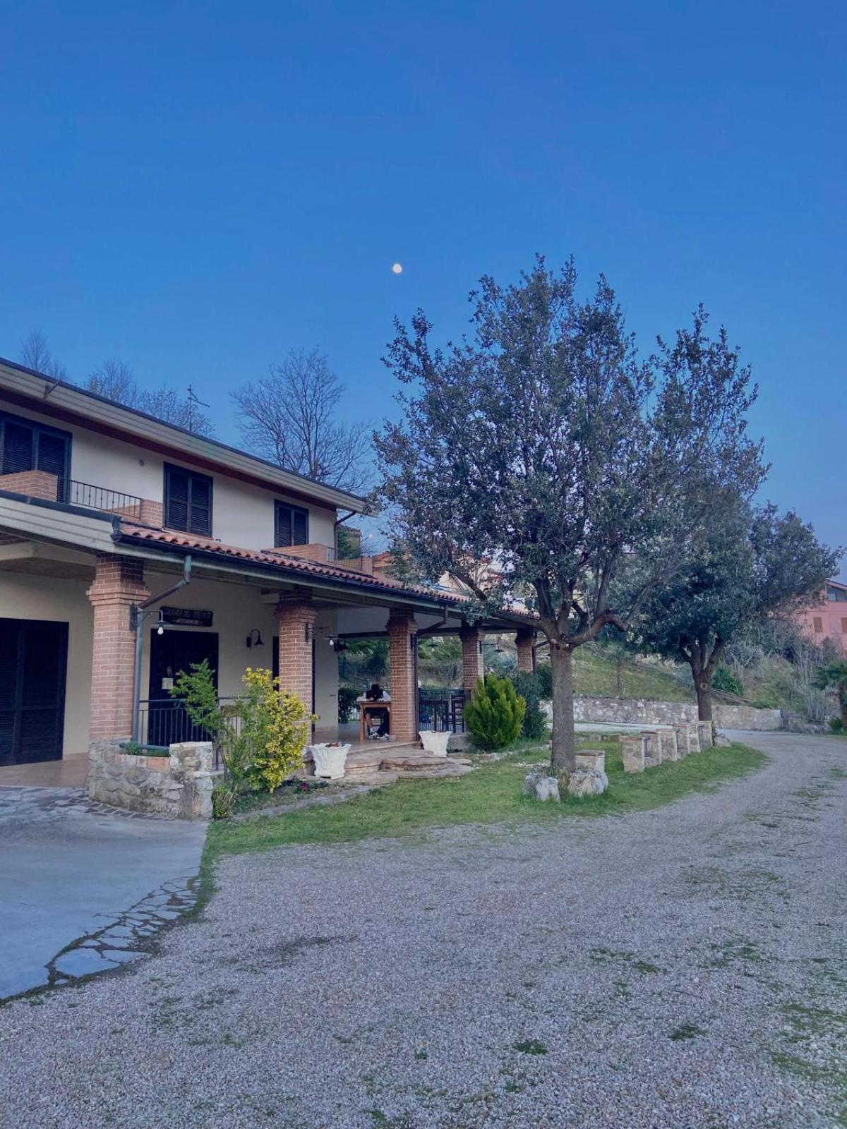 La Locanda Del Brigante Farindola Esterno foto