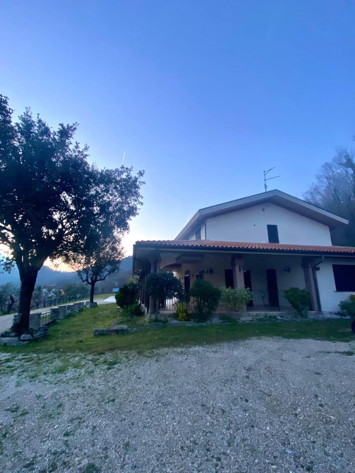 La Locanda Del Brigante Farindola Esterno foto