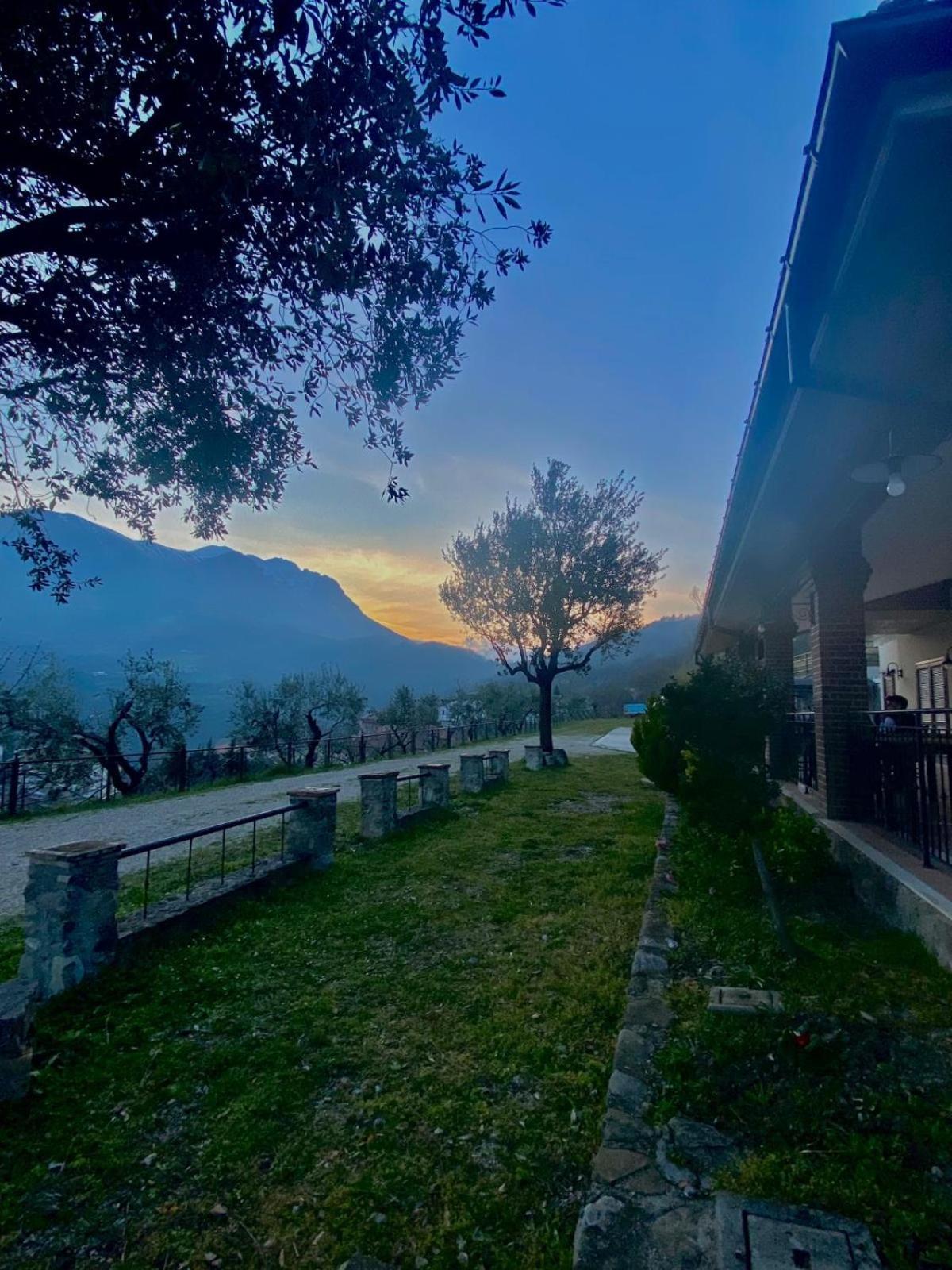 La Locanda Del Brigante Farindola Esterno foto